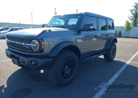 2023 Ford Bronco Wildtrak z USA, uszkodzony, nr VIN 1FMEE5DP3PLB31570